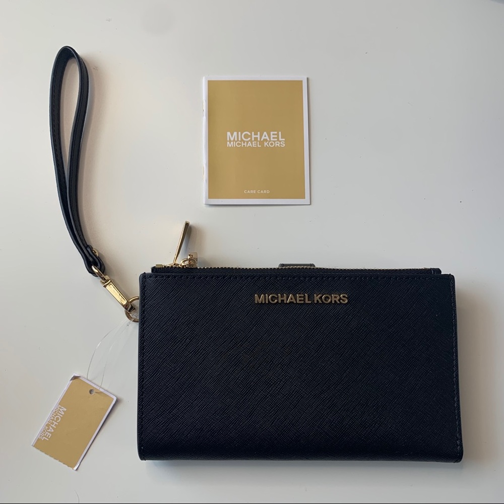 NEW Michael Kors phone Wristlet/Wallet 🖤